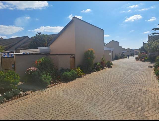 2 BEDROOM TOWNHOUSE FOR SALE IN ANNLIN